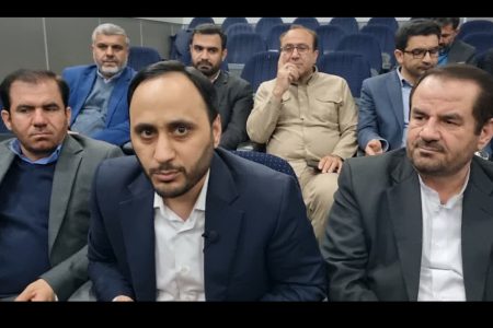 سخنگوی دولت در یاسوج به تماشای فیلم آسمان غرب نشست +فیلم